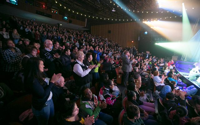 Audiences applauding Pippin.